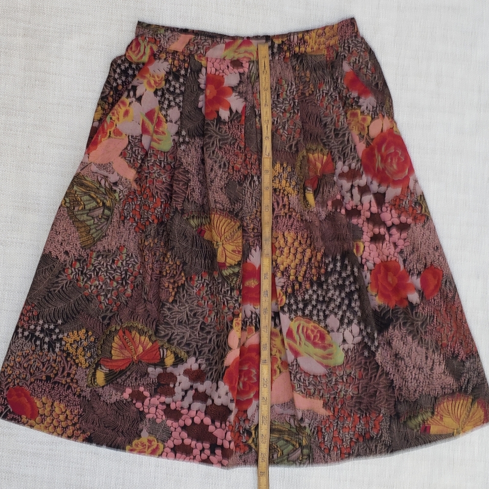 VTG Short Skirt. Pocketed skirt. Full skirt. - Picture 9 of 9